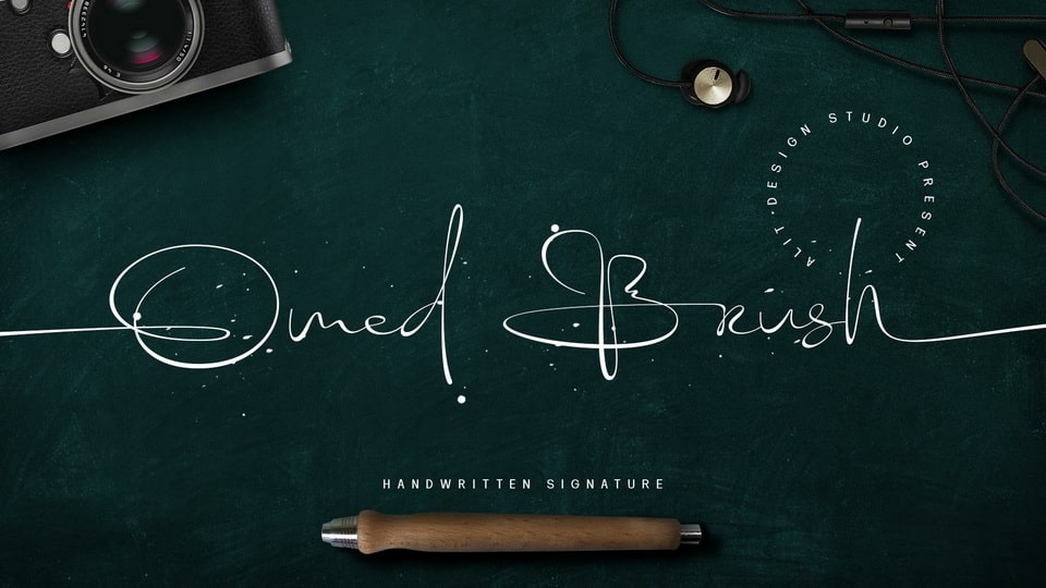 

Omed Brush: A Handwritten Script Font with an Authentic Ink Texture