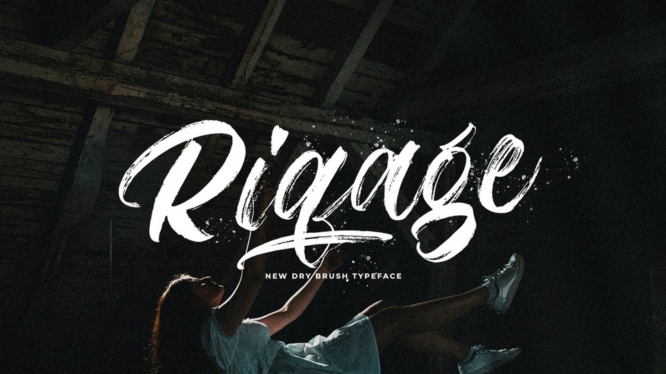  Riqage: Exquisite Handbrush Font for Bold and Eye-catching Typography Projects